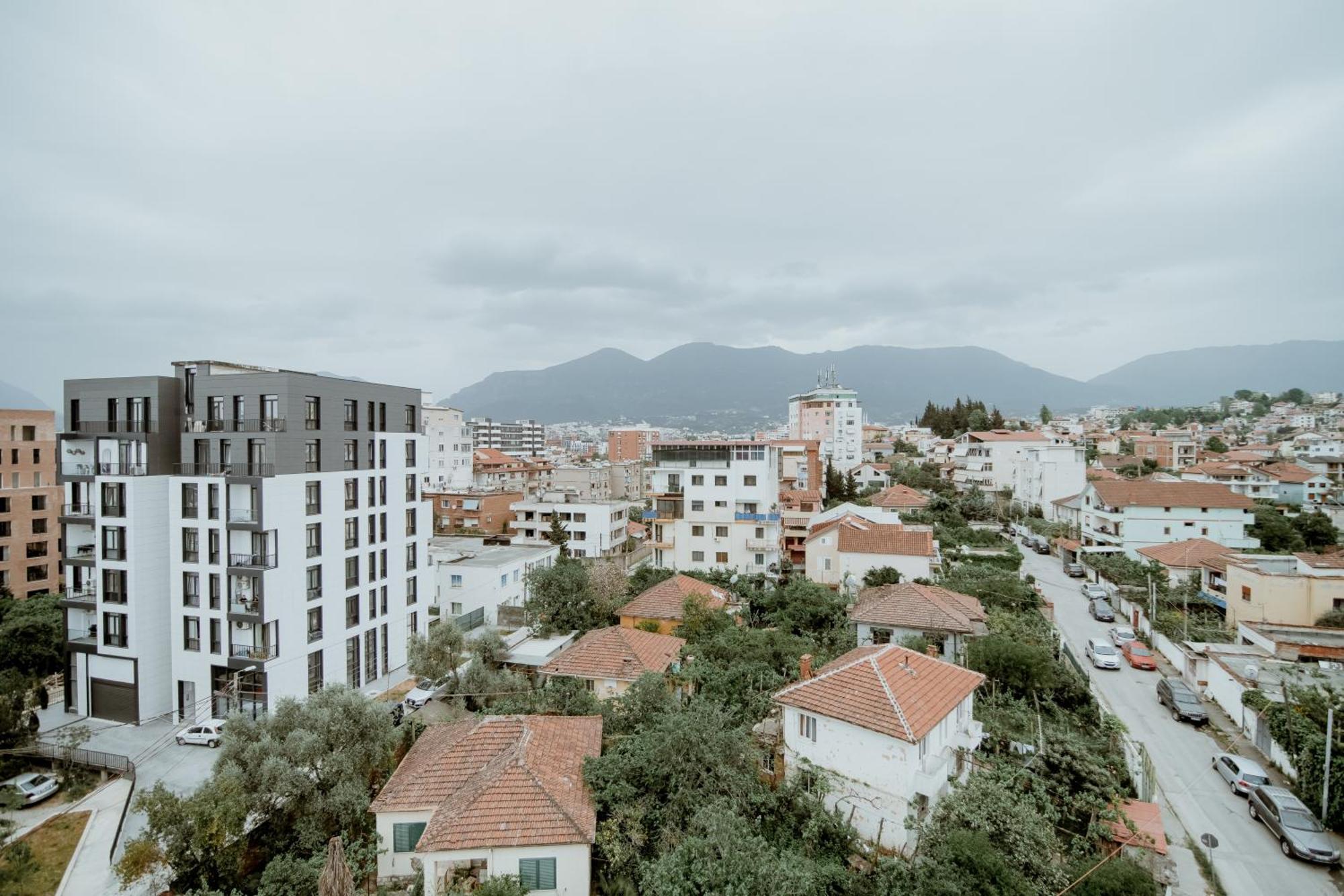 Pretty Smart Appartment Tirana Buitenkant foto